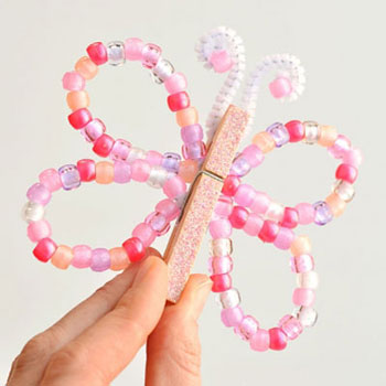 Egyszerű gyöngy pillangó facsipesszel - kreatív ötlet gyerekeknek