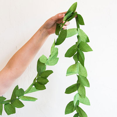 DIY Green paper leaf garland - easy paper decor