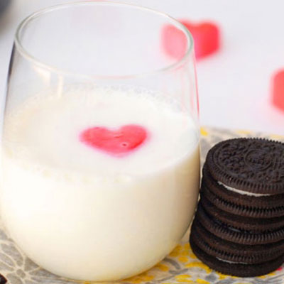 Easy and quick Valentine's day heart milk ice cubes