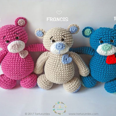 Little crocheted sweetheart bears (free amigurumi pattern)