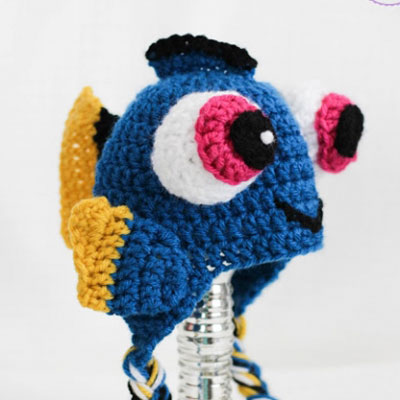 DIY Dory fish hat for kids (free crochet pattern)