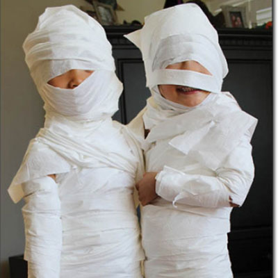 Easy and super quick mummy Halloween costume for kids