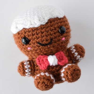 Charles the amigurumi gingerbread man (free crochet pattern)