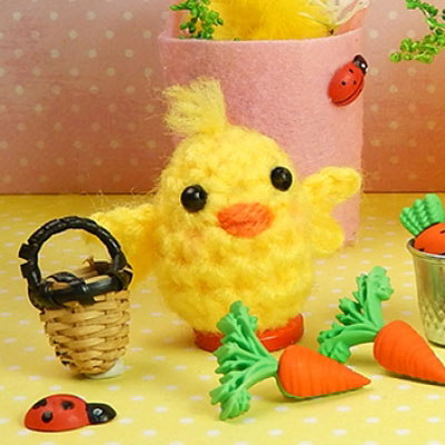 Crochet mini Easter chick (free amigurumi pattern)