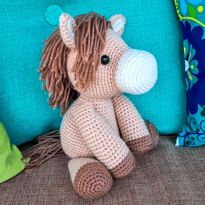 Heidi the amigurumi horse (free crochet pattern)
