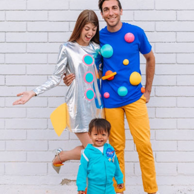 DIY Family space costume (astronaut, space rocket and solar system costumes)