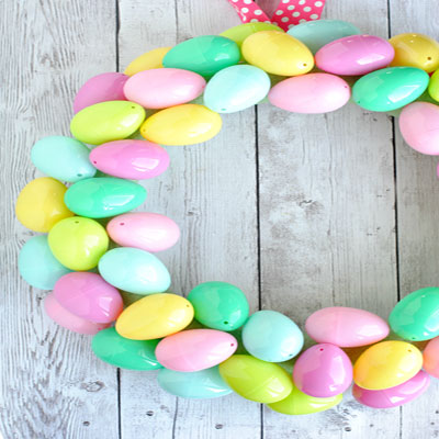 DIY Plastic Easter egg wreath - quick Easter decor