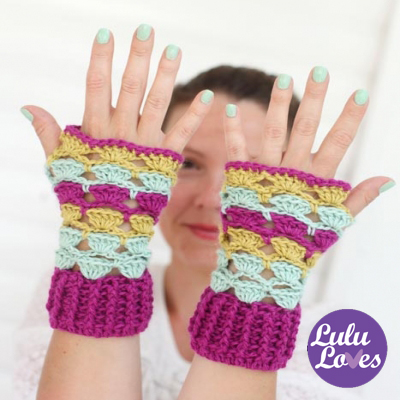 Colorful shell wrist warmers - free crochet pattern