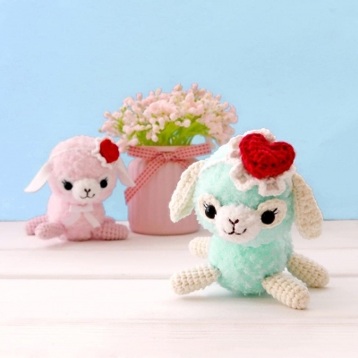 Amigurumi alpaca with heart hat ( free crochet pattern )
