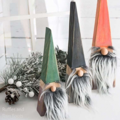 DIY Wood block gnomes - simple & fun winter decor